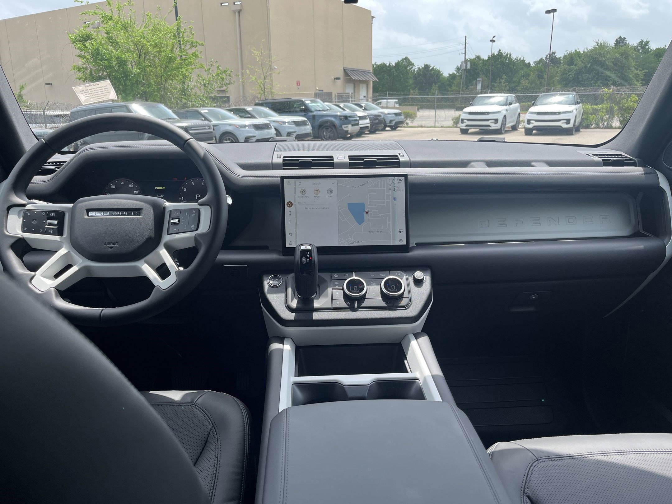 Used 2025 Land Rover Defender 110 X-Dynamic SE image 26