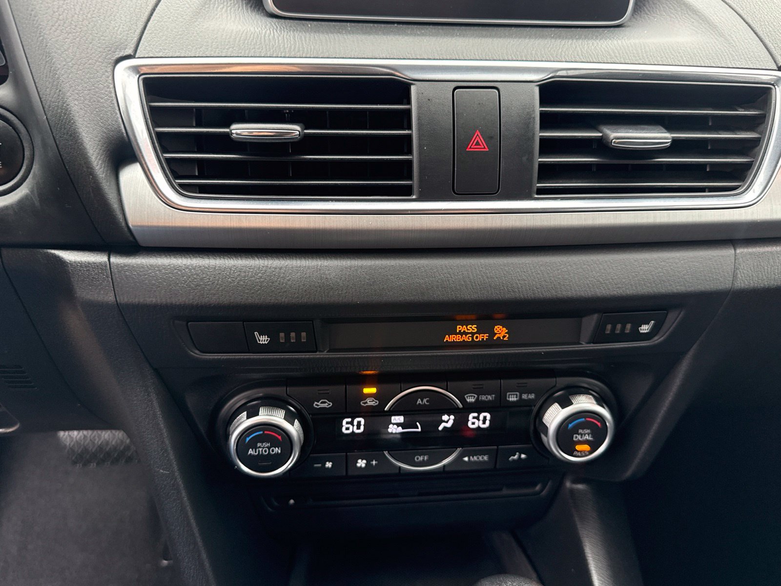 Used 2014 MAZDA MAZDA3 s Touring FWD image 17