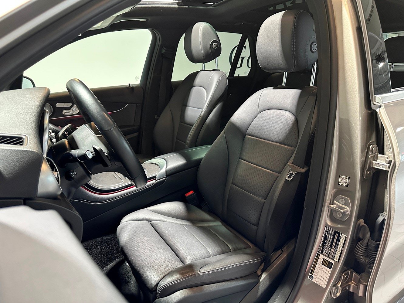Used 2020 Mercedes-Benz GLC 300 4MATIC image 37