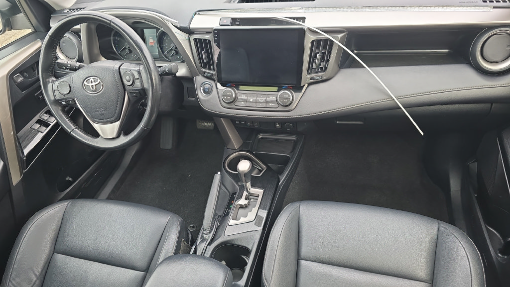 Used 2018 Toyota RAV4 Limited w/ Advanced Technology Package AWD/4WD image 18