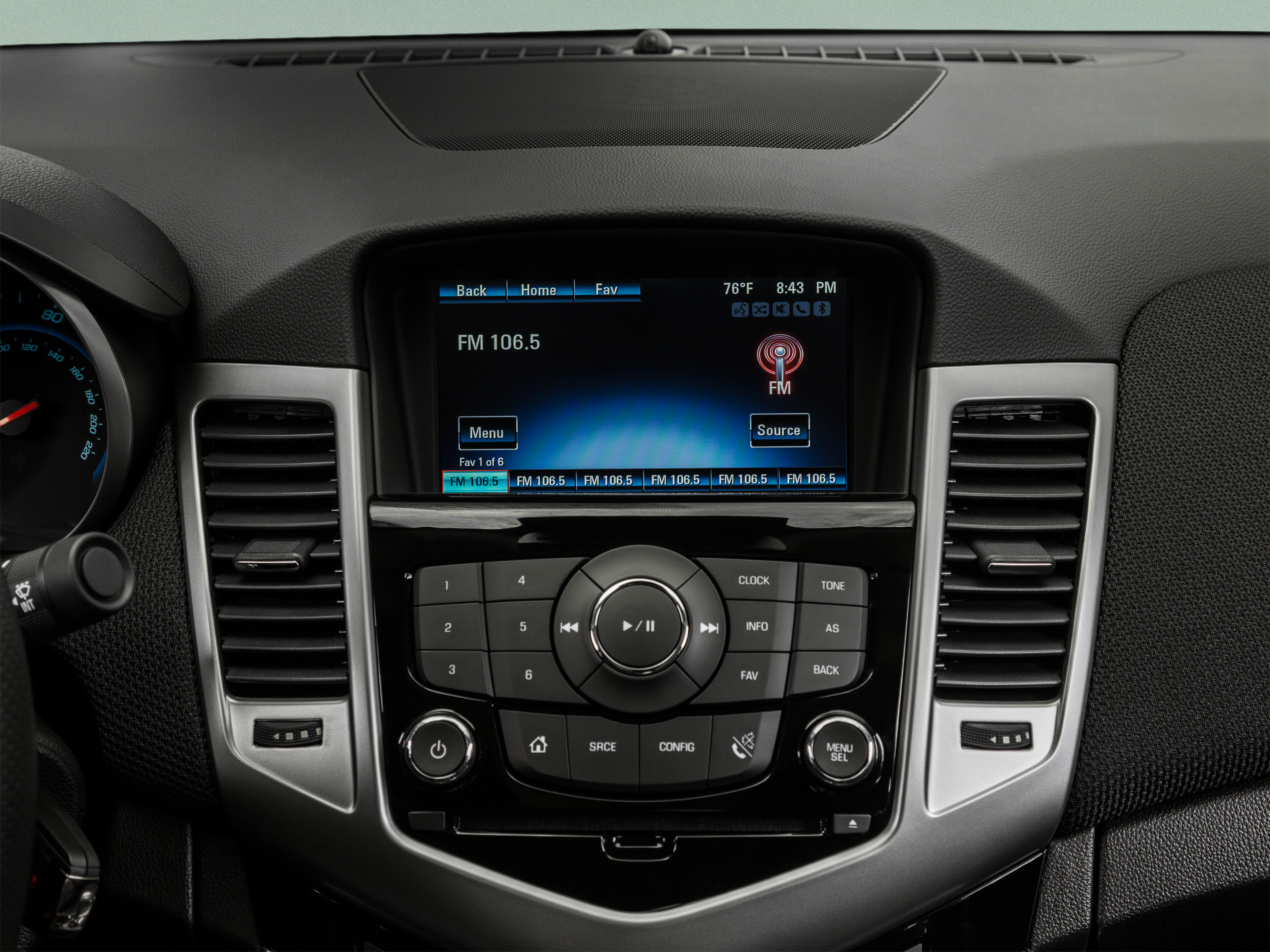 Used 2015 Chevrolet Cruze LT w/ Technology Package FWD image 18
