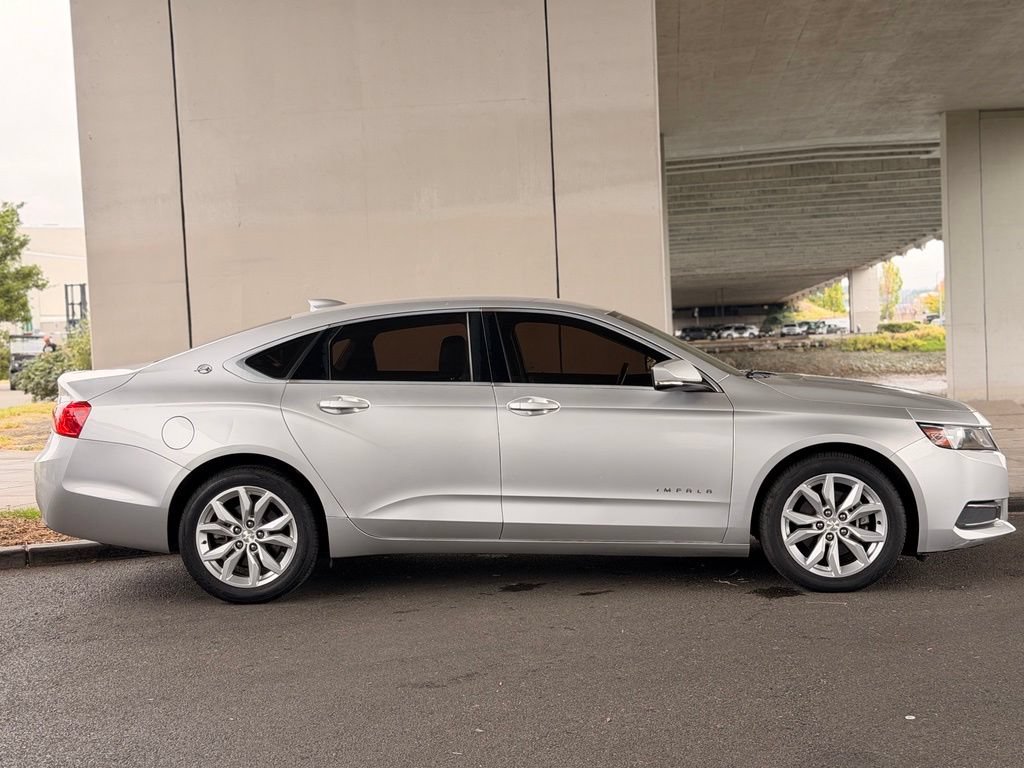 Used 2017 Chevrolet Impala LT FWD image 9