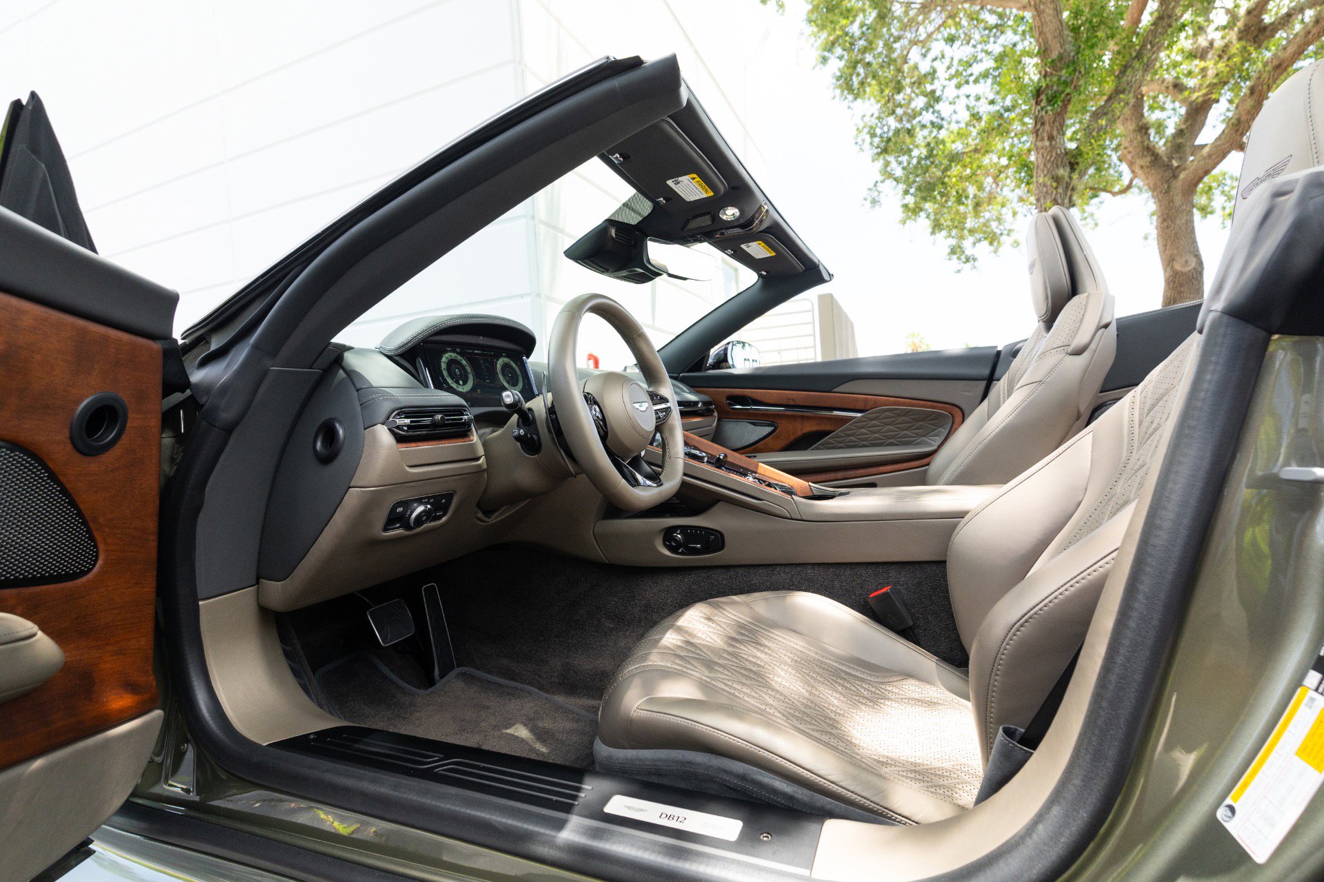 Used 2024 Aston Martin DB12 Convertible RWD image 6