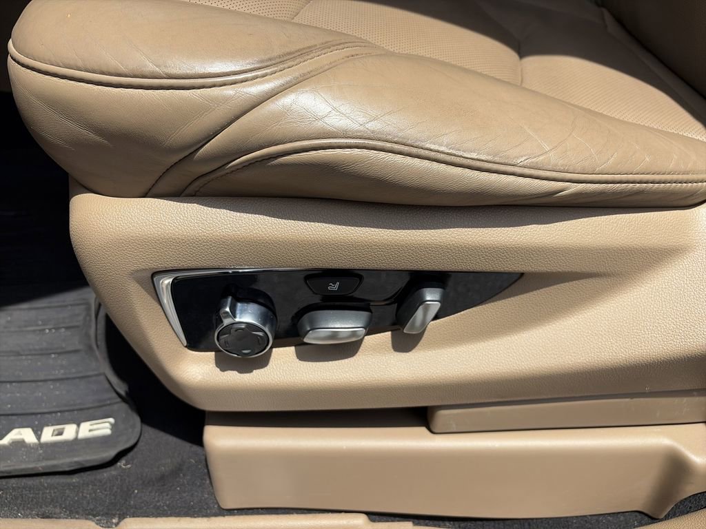Used 2019 Cadillac Escalade Platinum AWD/4WD image 15