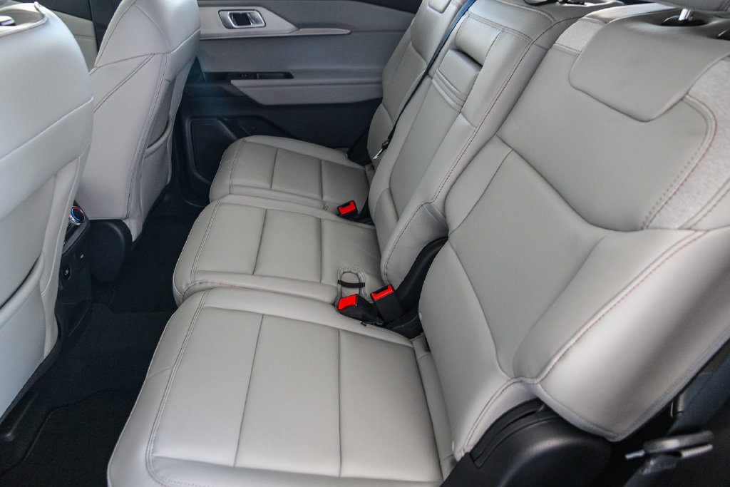 Certified 2026 Ford Explorer Active w/ Active Comfort Package AWD/4WD image 19
