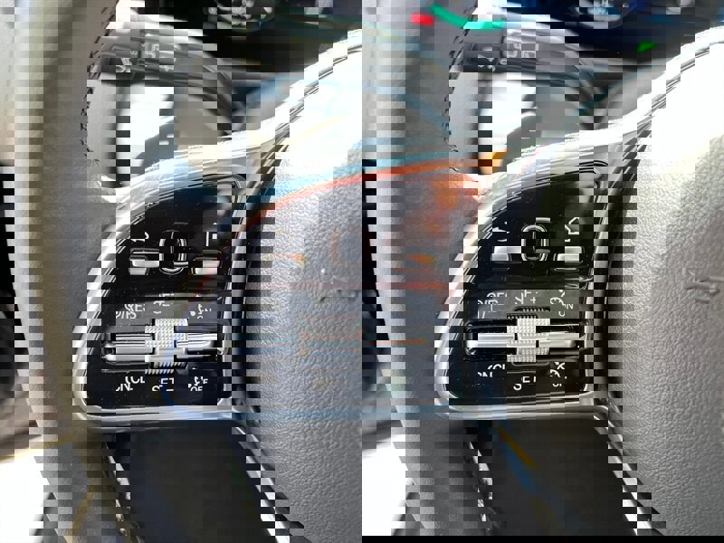 Used 2023 Mercedes-Benz EQB 300 4MATIC image 28