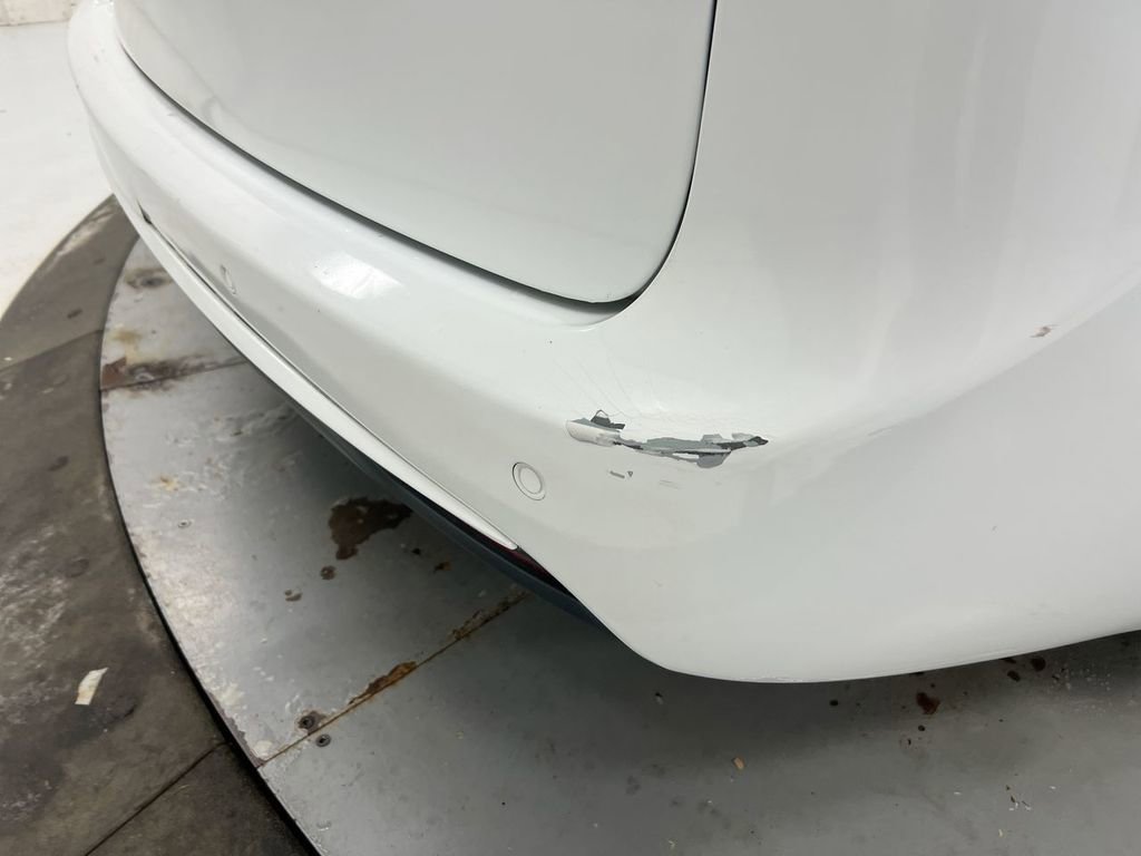 Used 2018 Chrysler Pacifica Touring-L FWD image 32