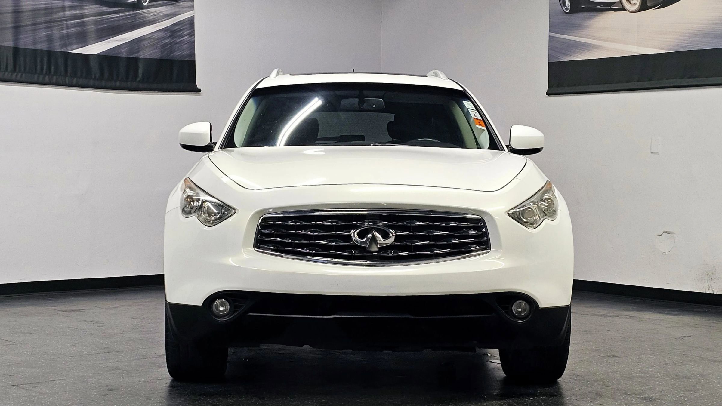 Used 2010 INFINITI FX35 AWD w/ Premium Pkg image 2