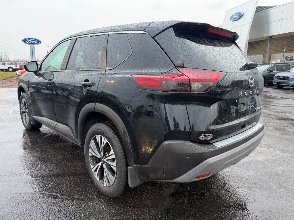Used 2023 Nissan Rogue SV image 3