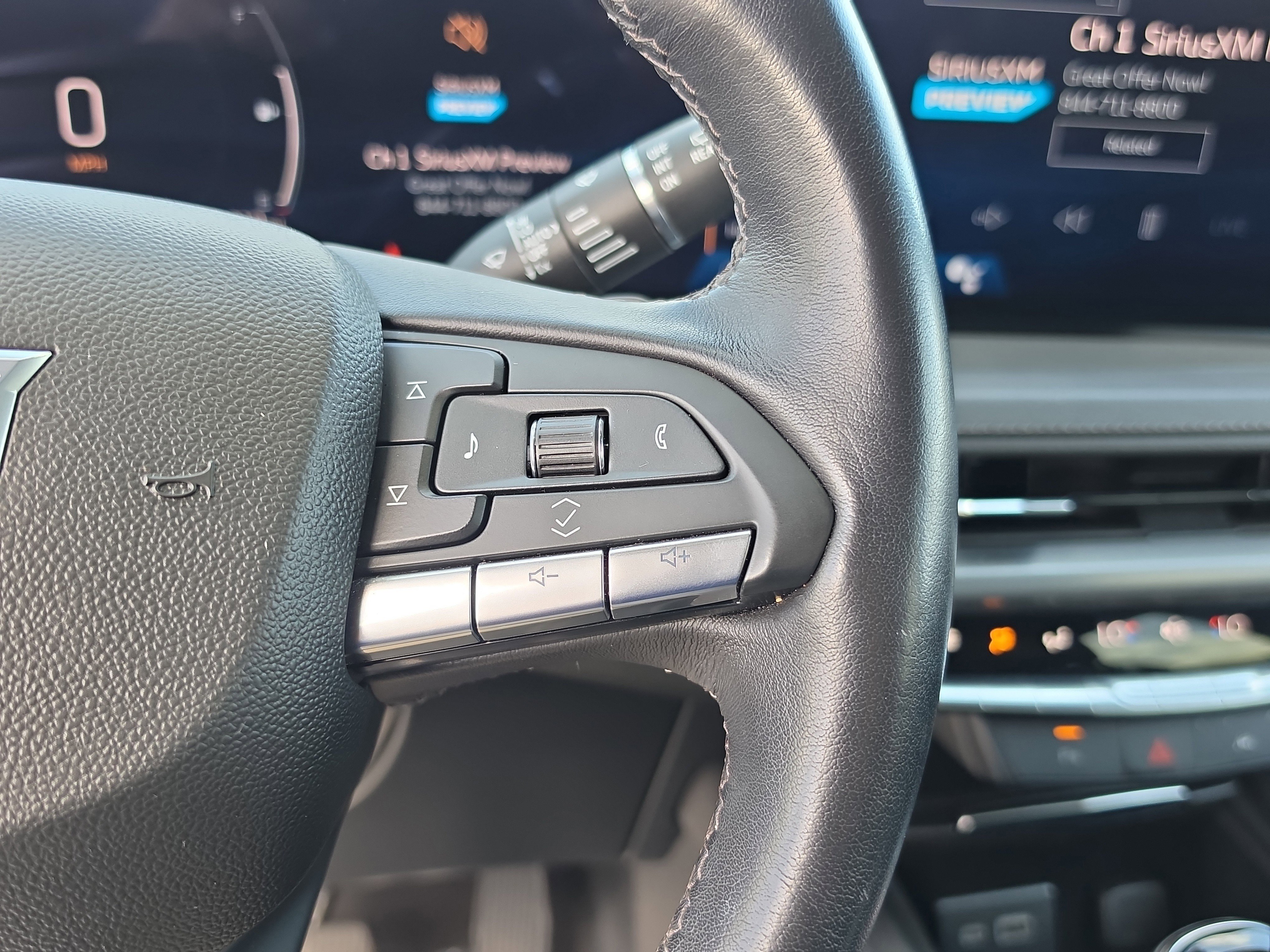 Used 2025 Cadillac XT4 Premium Luxury FWD image 23