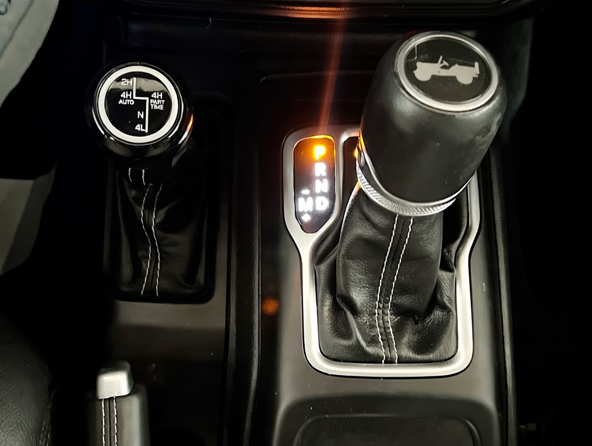 Used 2023 Jeep Wrangler Unlimited Sahara AWD/4WD image 13