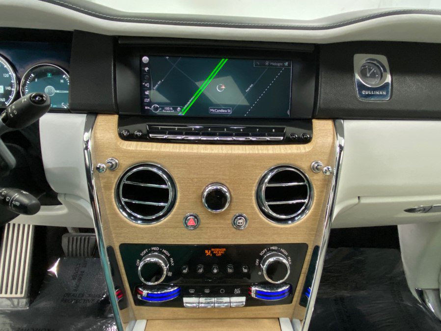 Used 2019 Rolls-Royce Cullinan AWD/4WD image 27