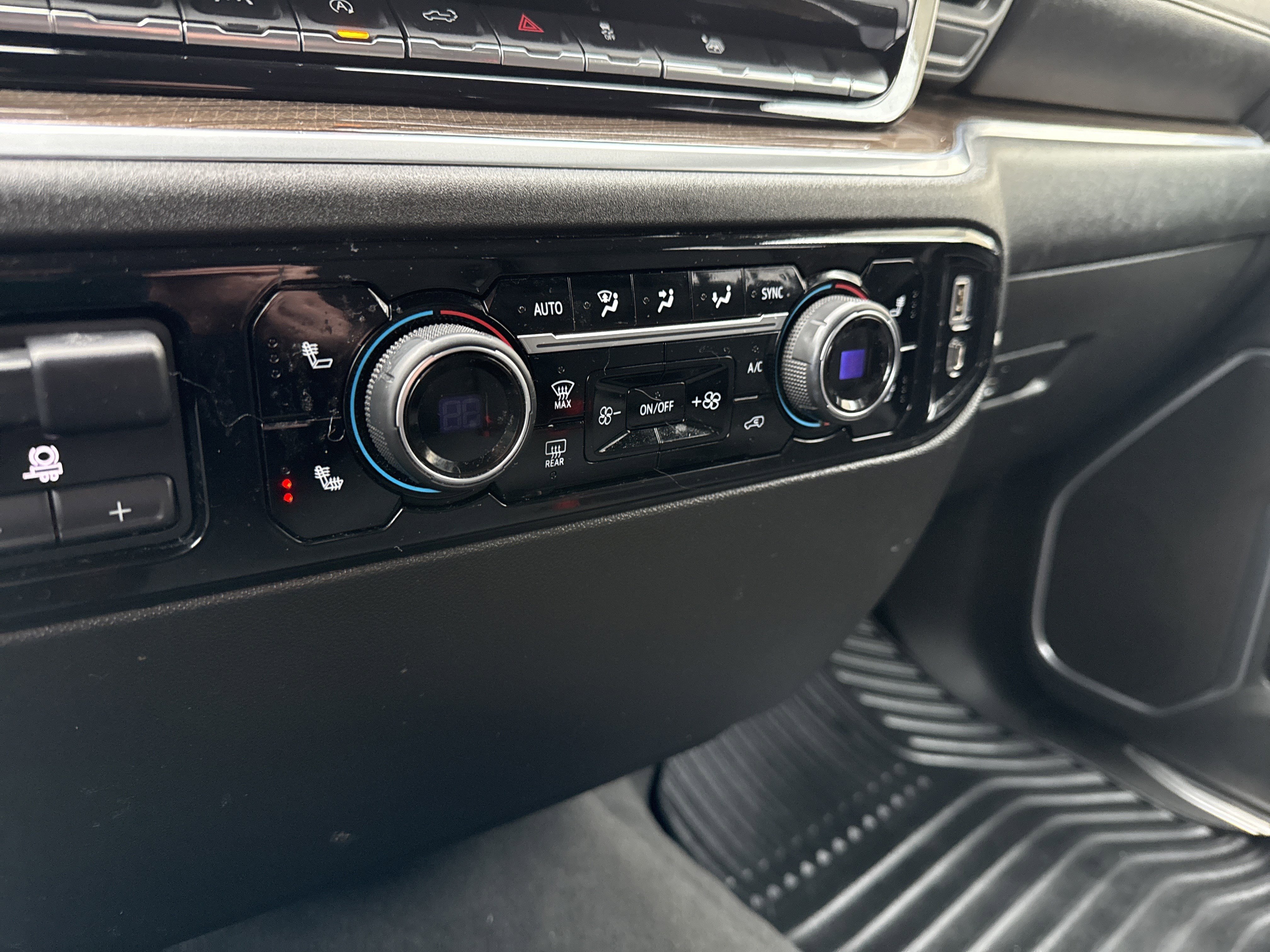 Used 2023 Chevrolet Silverado 1500 LT w/ Convenience Package II image 33