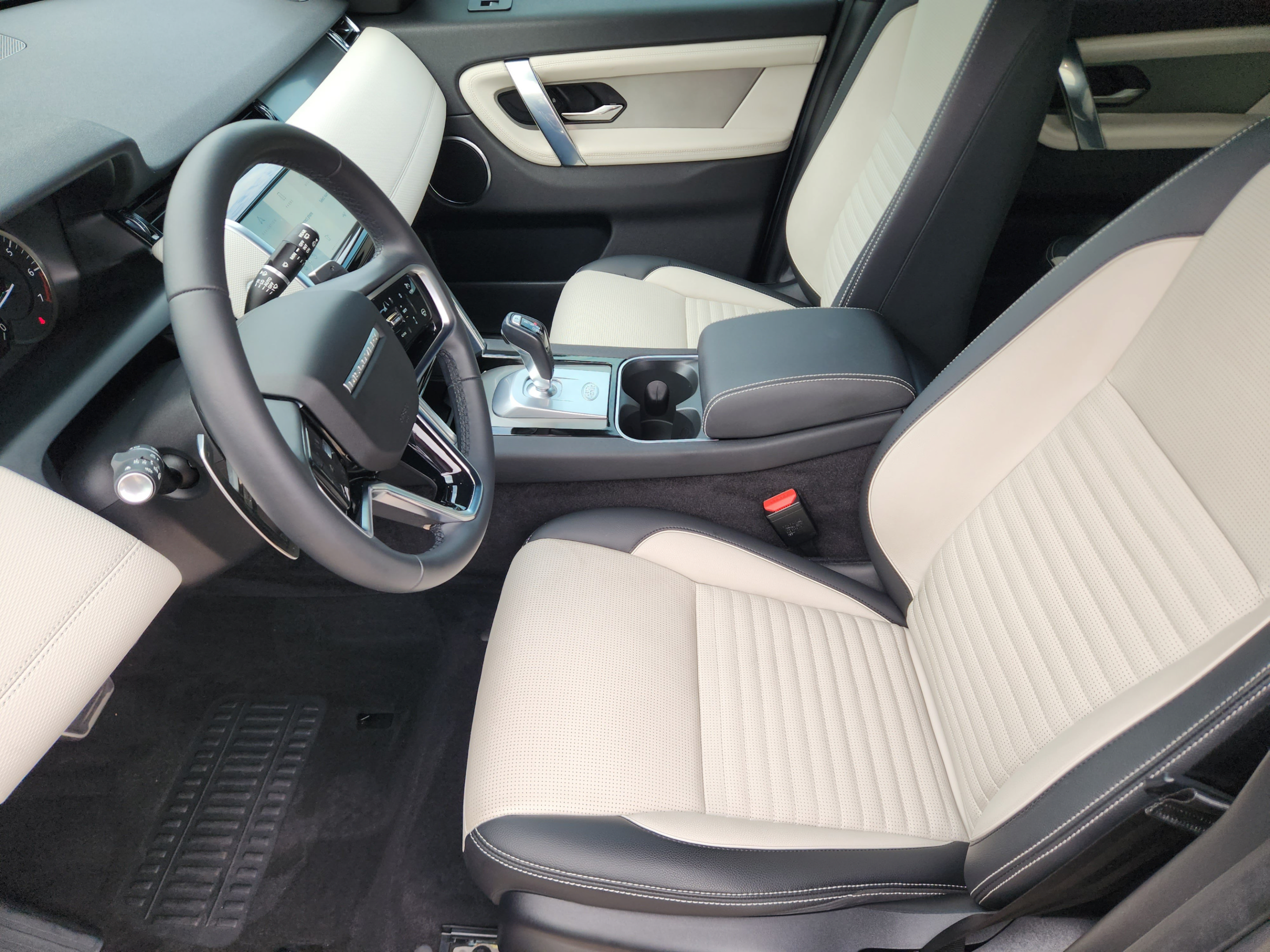 Used 2023 Land Rover Discovery Sport S R-Dynamic AWD/4WD image 6