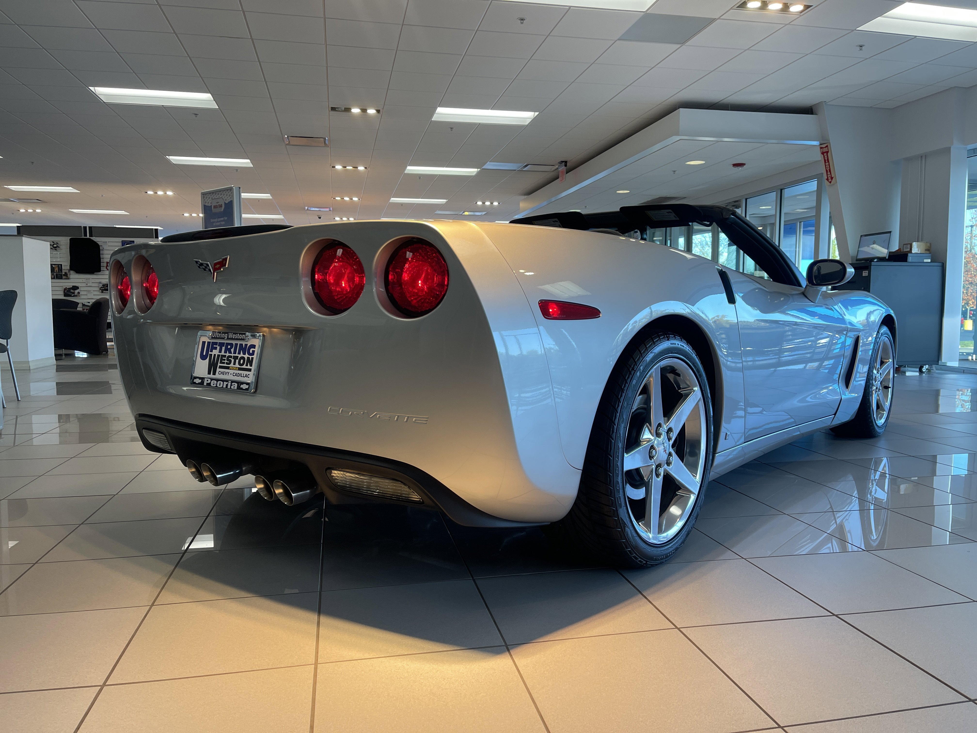 Used 2006 Chevrolet Corvette Convertible w/ Preferred Equipment Group image 5