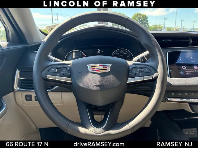 Used 2022 Cadillac XT4 Luxury w/ Cold Weather Package AWD/4WD image 23