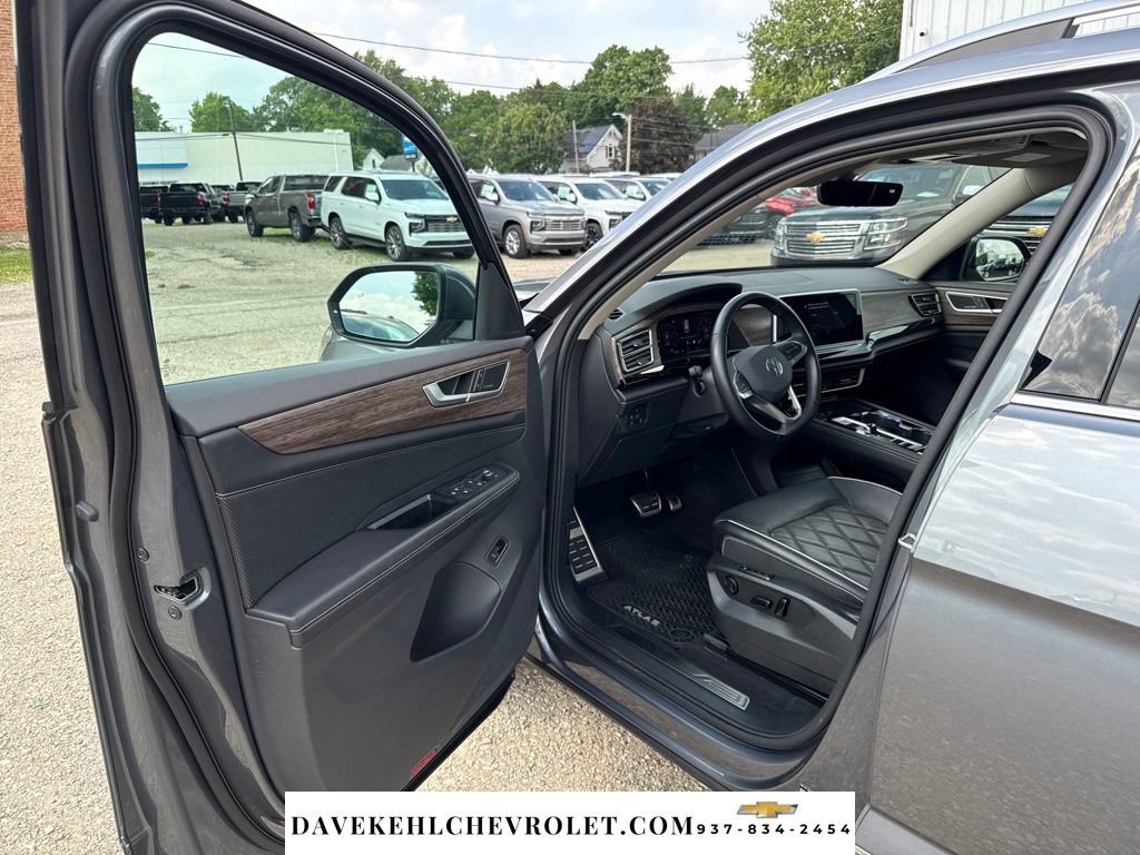 Used 2024 Volkswagen Atlas SEL Premium R-Line AWD/4WD image 9