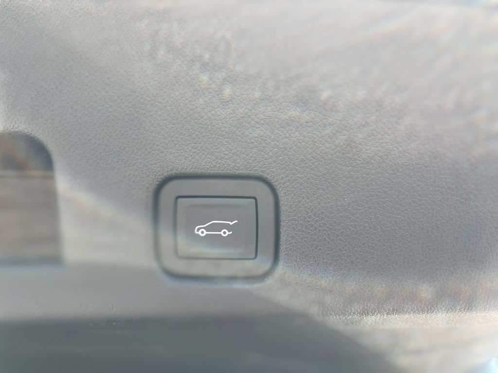 Used 2025 GMC Acadia Denali AWD/4WD image 15