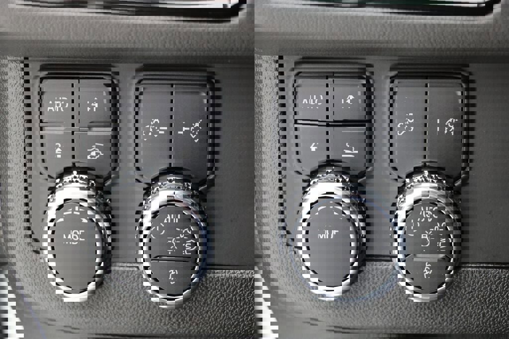 Used 2025 GMC Yukon XL Denali image 29