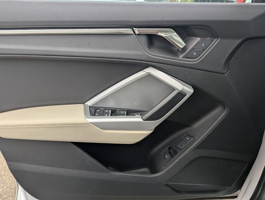 Used 2024 Audi Q3 2.0T Premium image 25