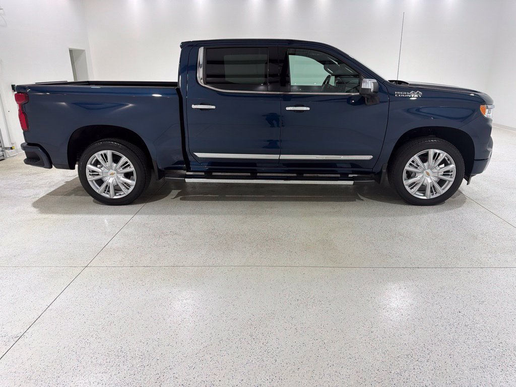 Used 2023 Chevrolet Silverado 1500 High Country w/ High Country Premium Package AWD/4WD image 6