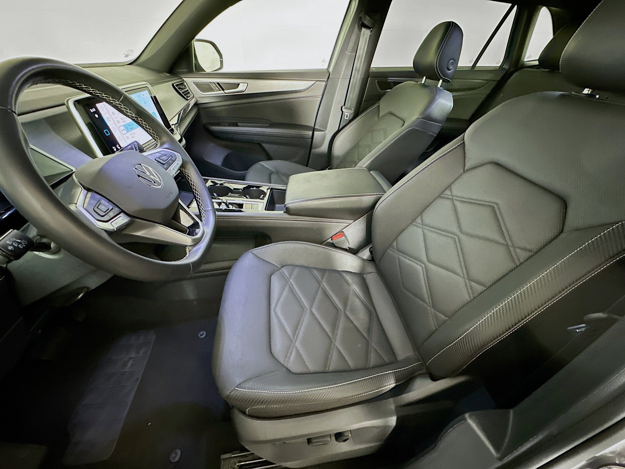 Used 2025 Volkswagen Atlas Cross Sport SE image 13