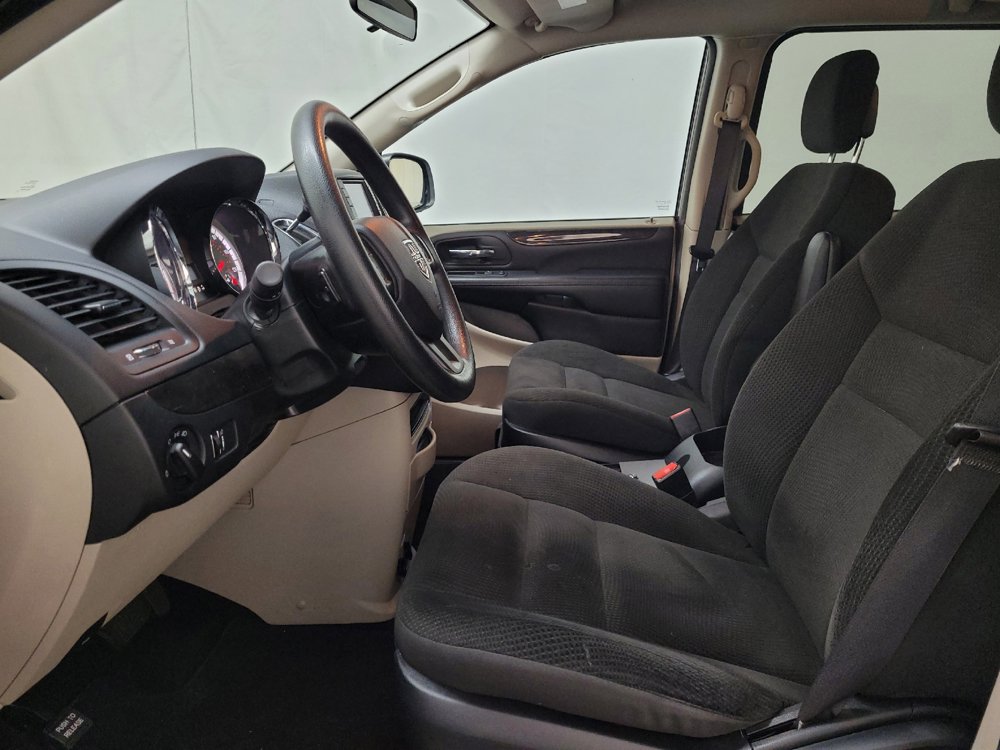 Used 2018 Dodge Grand Caravan SE FWD image 17