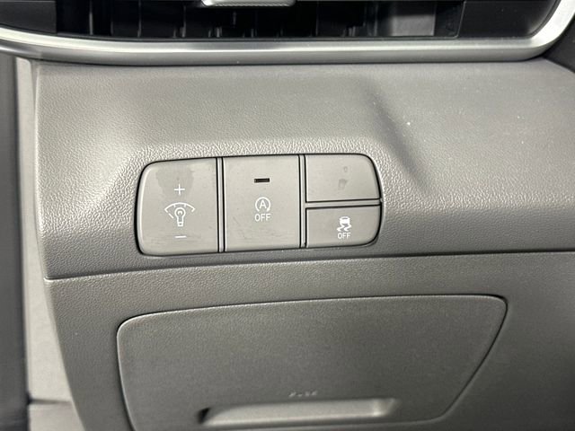 Certified 2025 Hyundai Elantra SE image 18