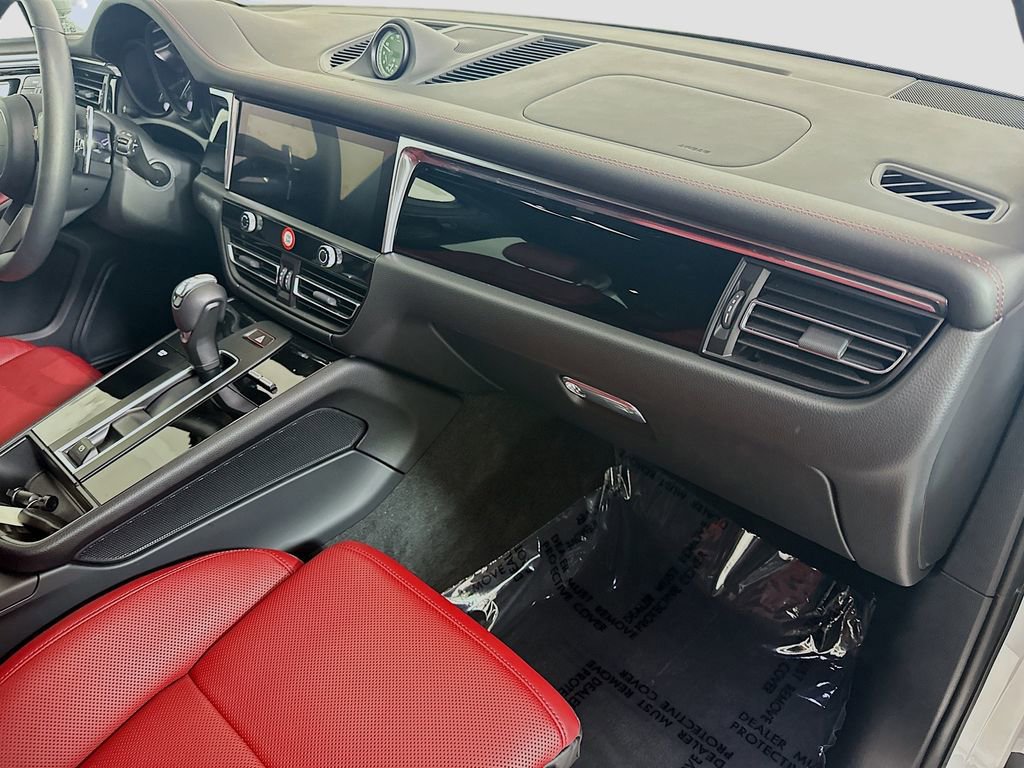 Certified 2026 Porsche Macan image 31