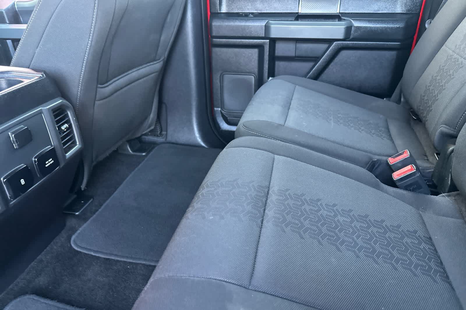 Used 2018 Ford F150 XLT w/ Equipment Group 302A Luxury RWD image 4