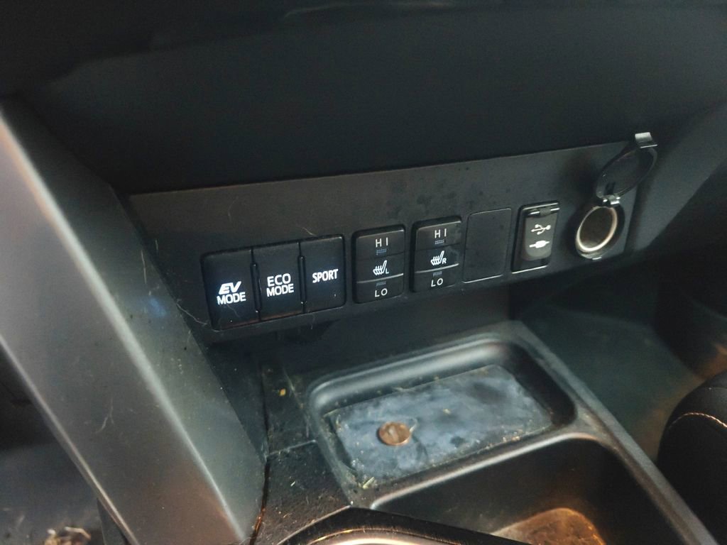 Used 2016 Toyota RAV4 Limited image 10