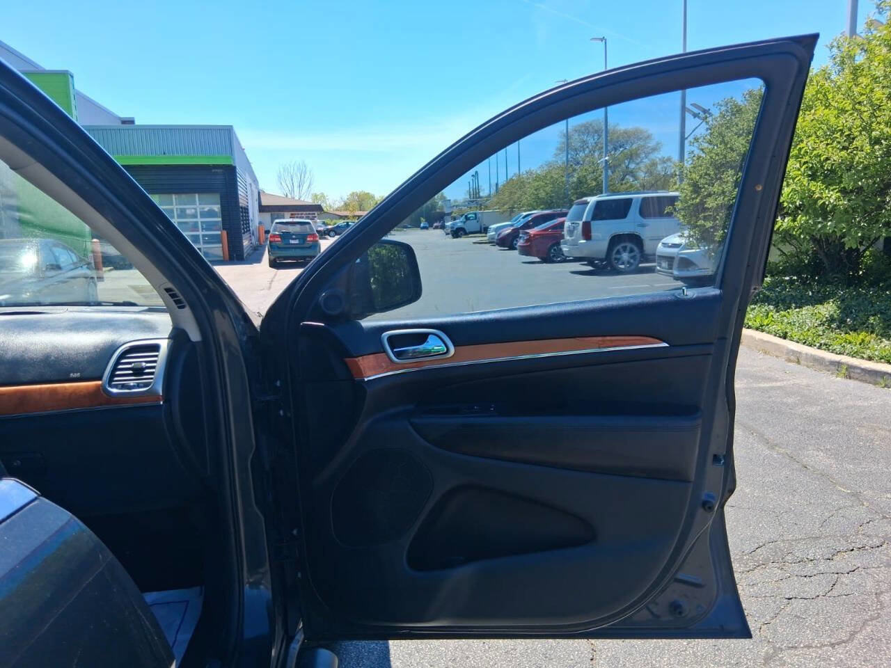 Used 2011 Jeep Grand Cherokee Overland AWD/4WD image 10