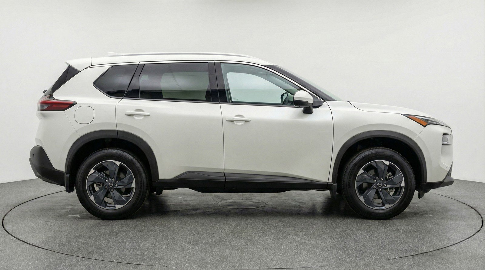 Used 2025 Nissan Rogue SV image 11