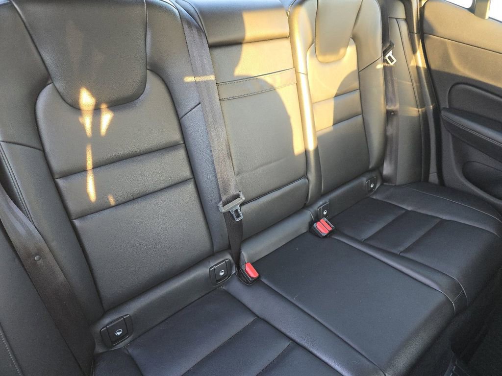 Used 2019 Volvo S60 T6 Momentum image 19