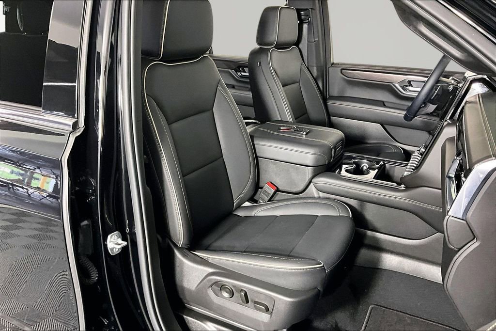 Used 2025 GMC Yukon Elevation RWD image 28