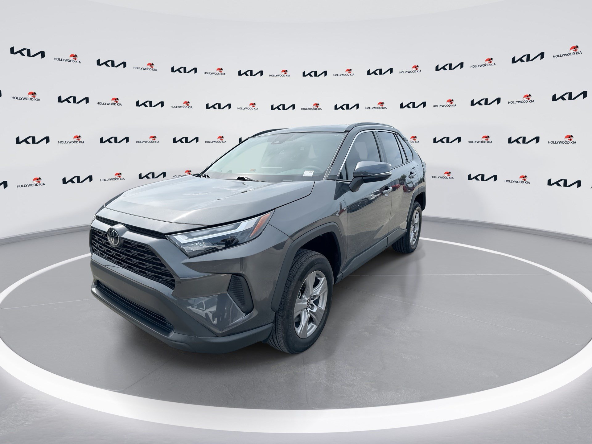 Used 2023 Toyota RAV4 XLE AWD/4WD image 4