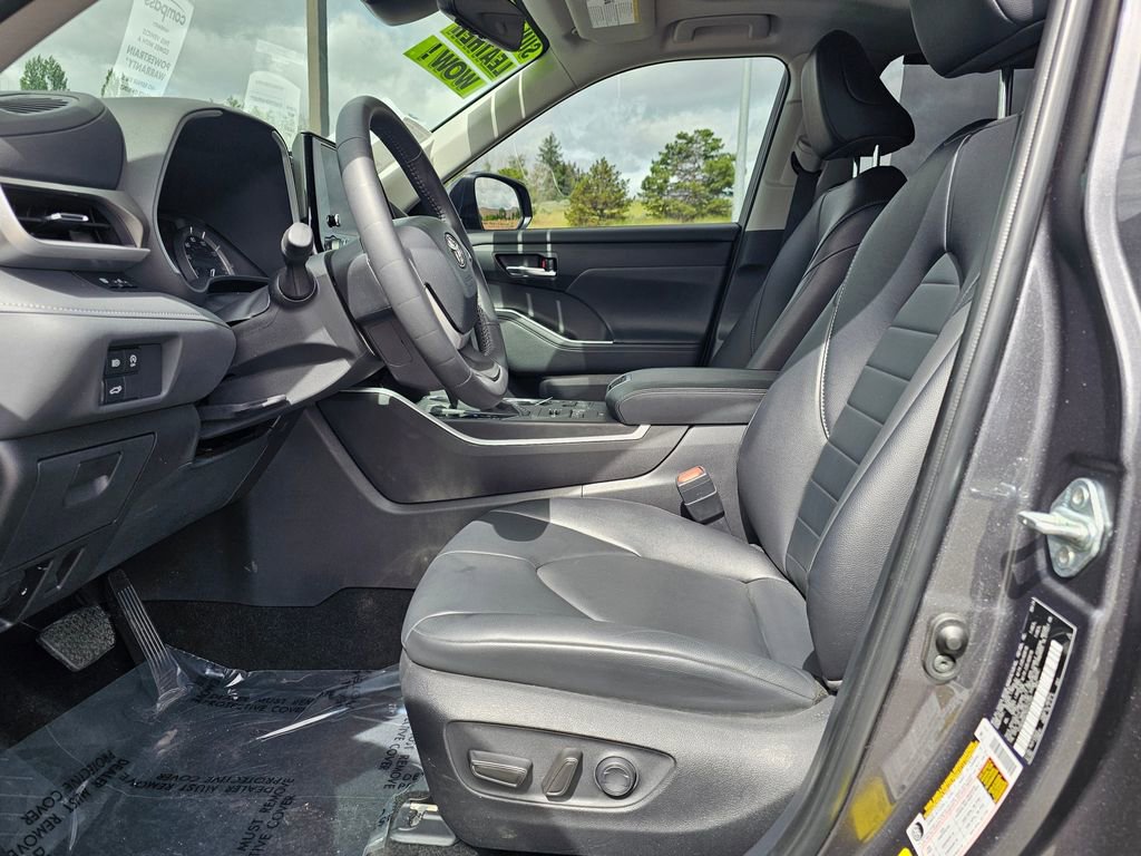 Used 2024 Toyota Highlander XLE AWD/4WD image 20