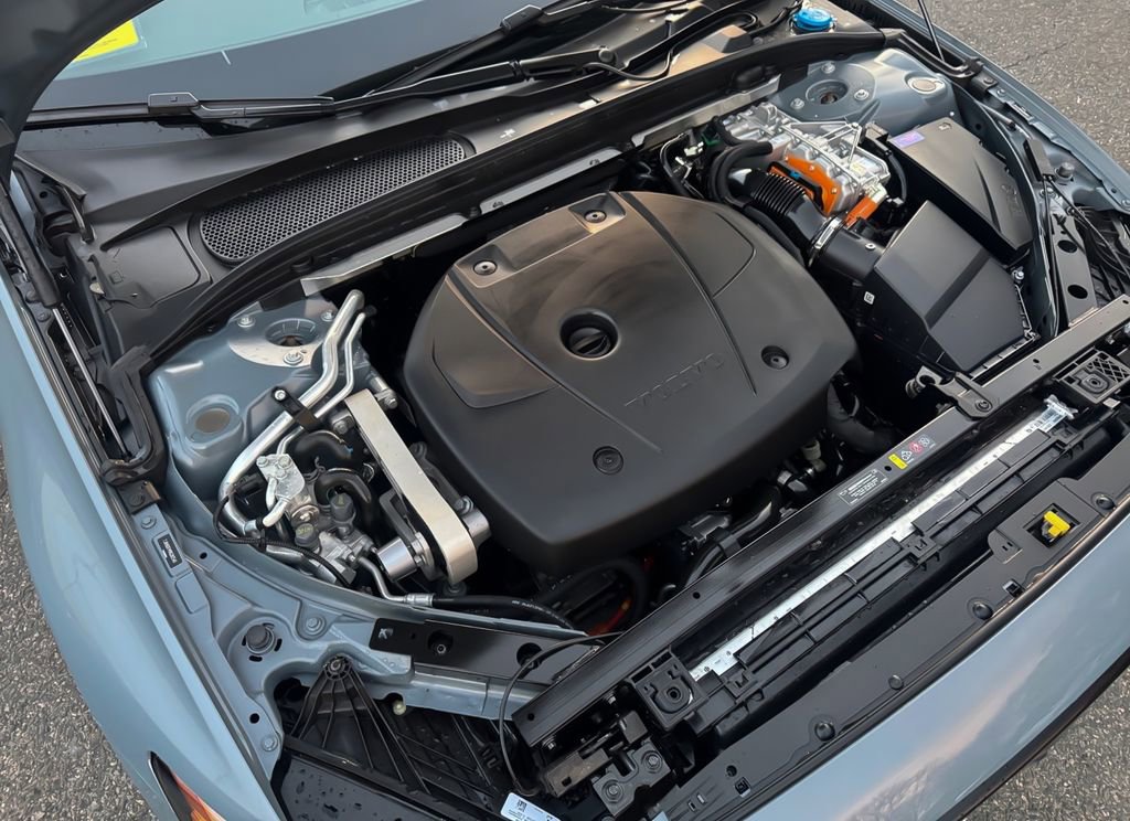 Used 2024 Volvo S60 T8 Ultimate image 31