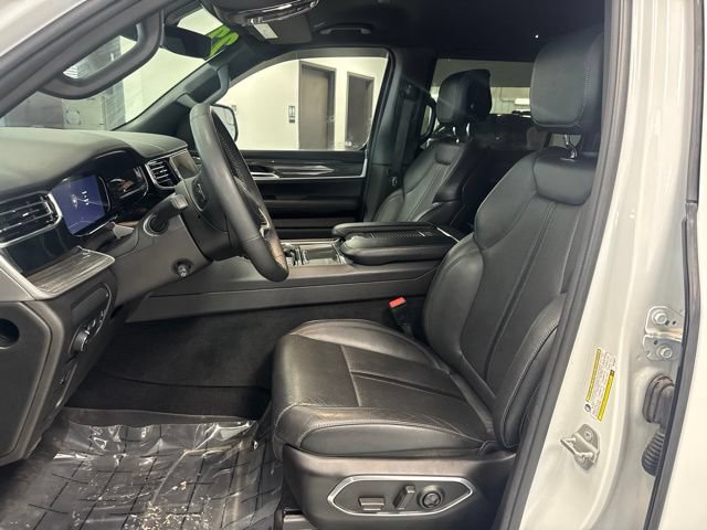 Used 2022 Jeep Wagoneer Series II AWD/4WD image 18