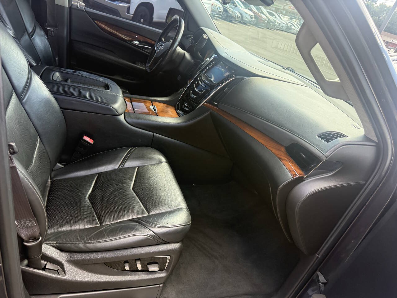 Used 2015 Cadillac Escalade Luxury AWD/4WD image 13