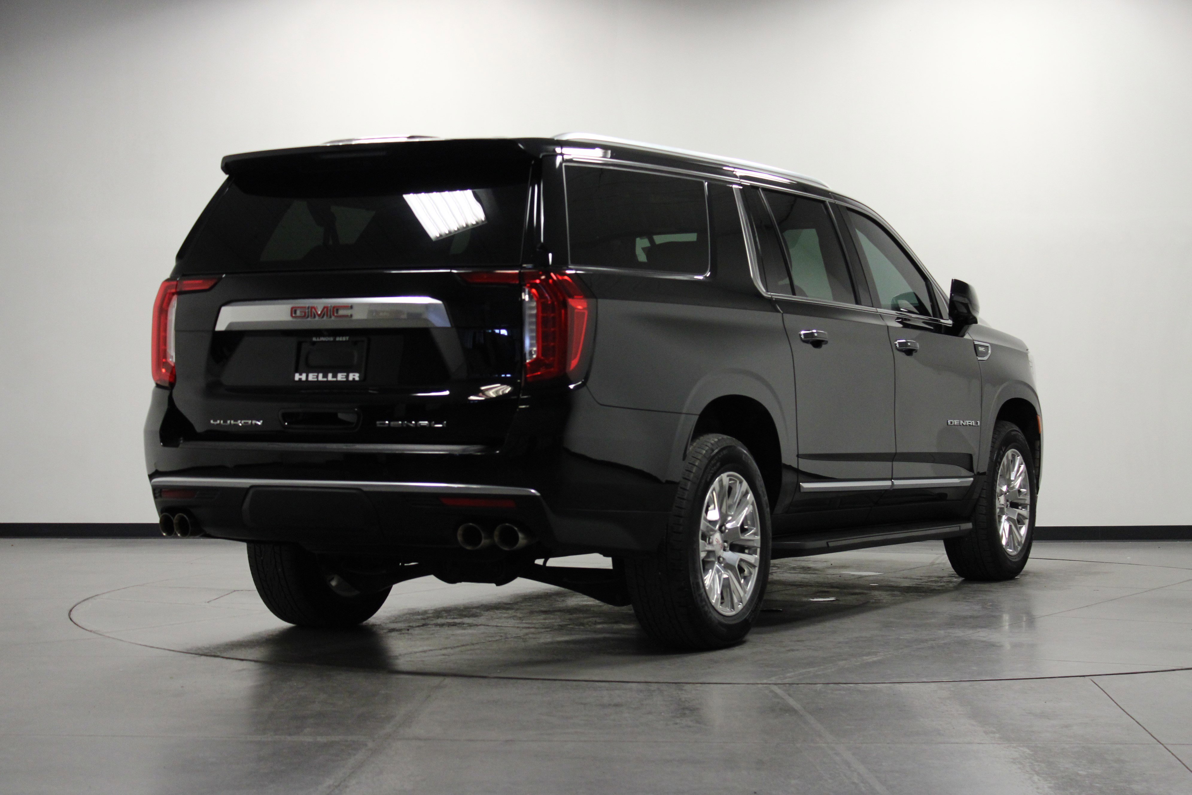 Used 2023 GMC Yukon XL Denali image 4