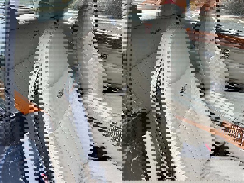 Used 2007 Bentley Azure image 21