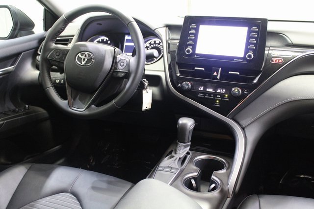 Used 2023 Toyota Camry SE image 16