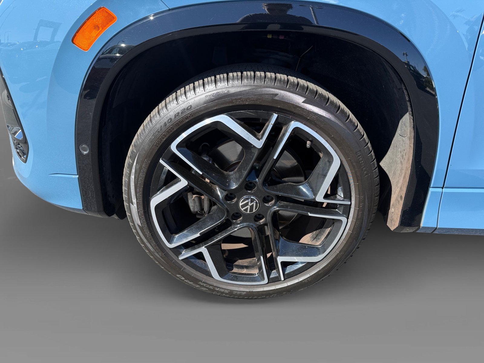 Certified 2025 Volkswagen Tiguan SEL R-Line AWD/4WD image 9