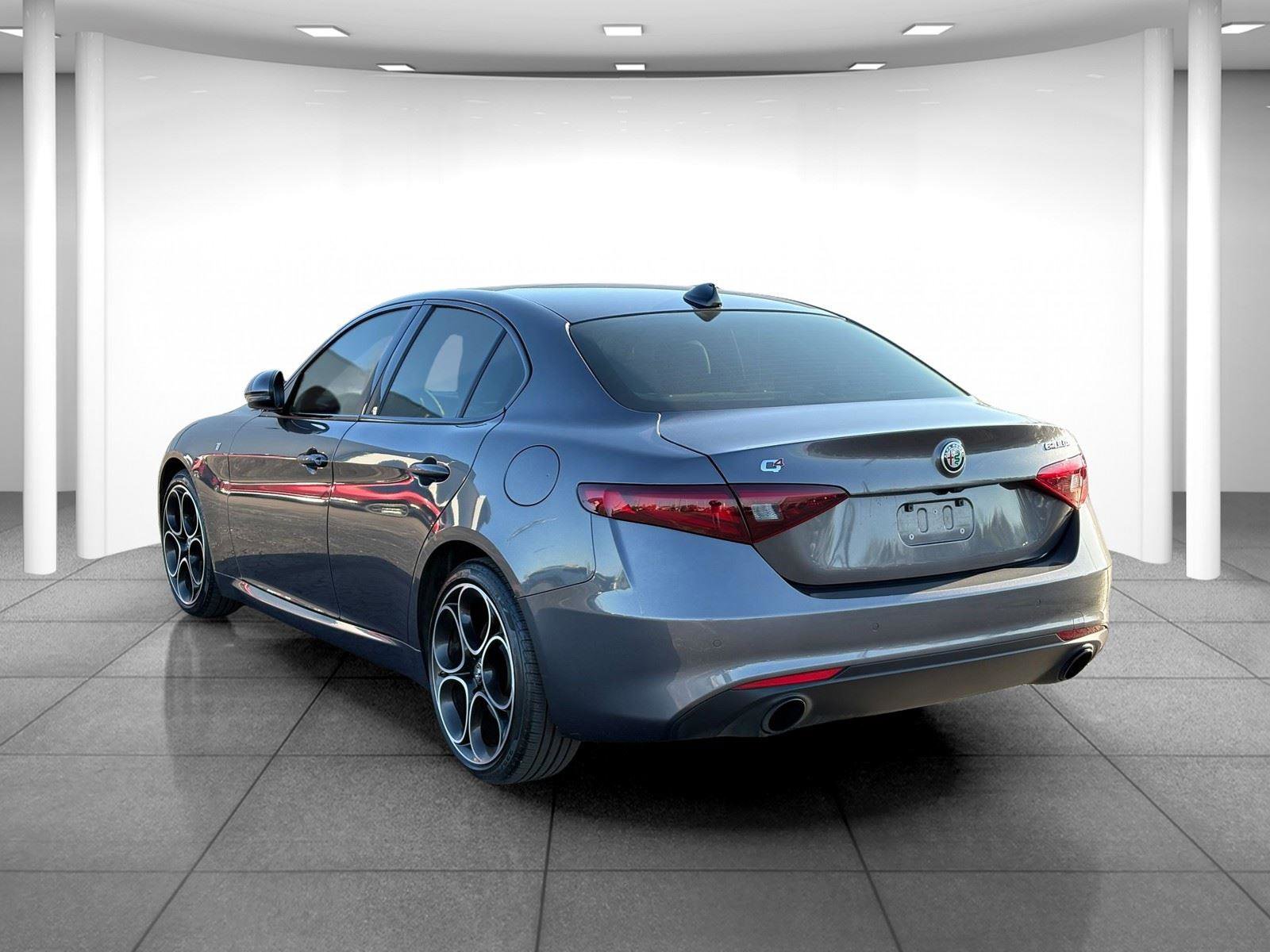 Used 2022 Alfa Romeo Giulia Ti image 5