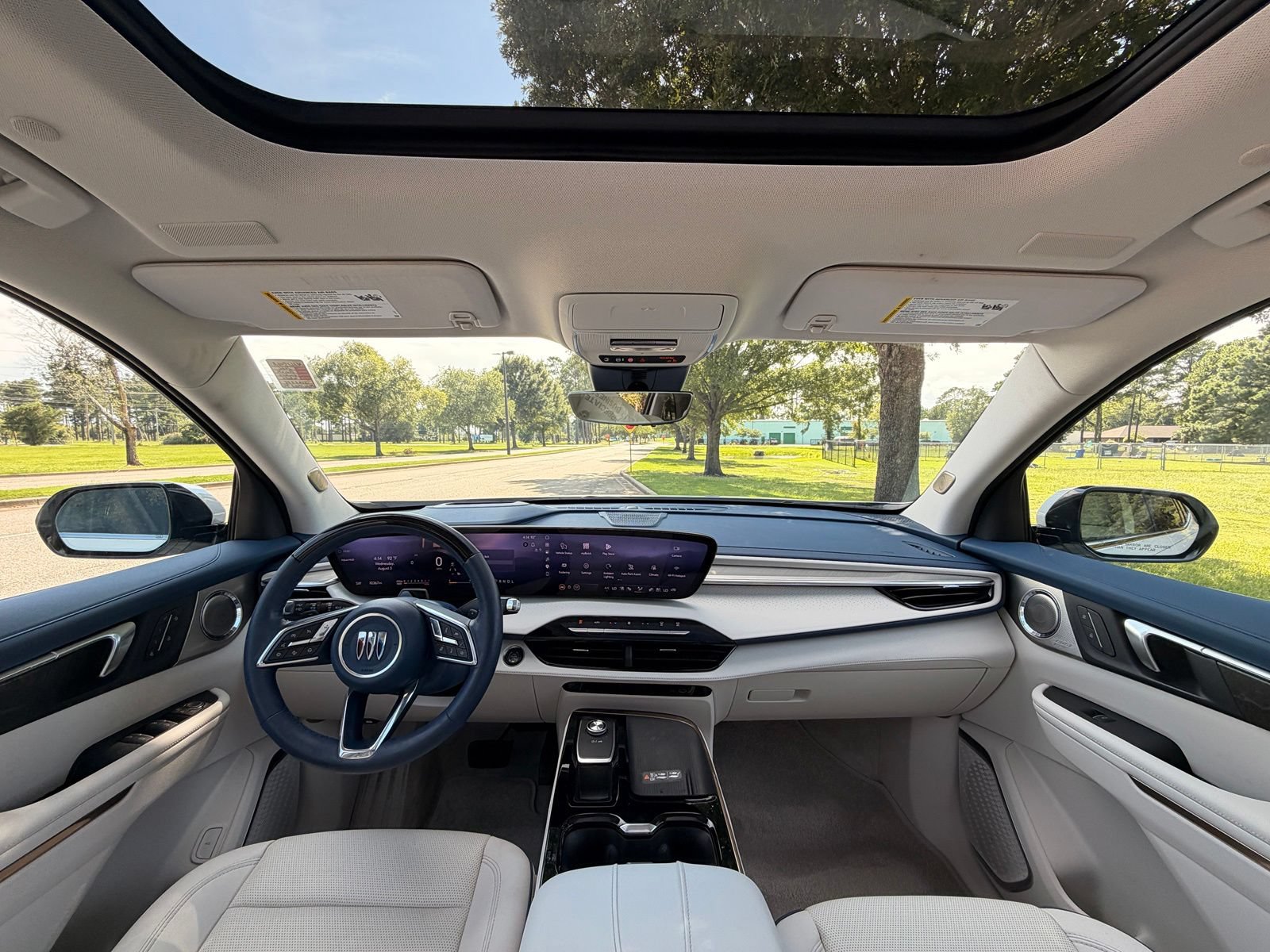 Used 2026 Buick Enclave Avenir w/ Super Cruise Package FWD image 2