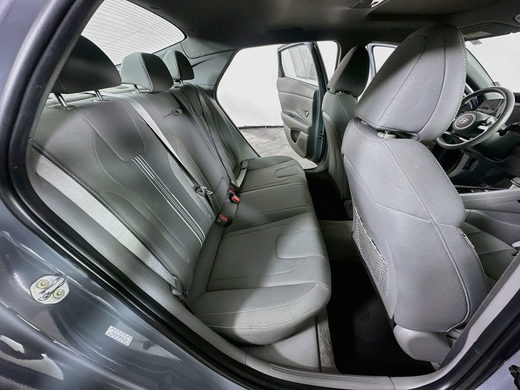 Used 2022 Hyundai Elantra SEL w/ Convenience + Premium Package FWD image 10