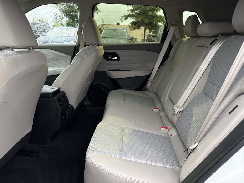Used 2023 Nissan Rogue SV AWD/4WD image 11
