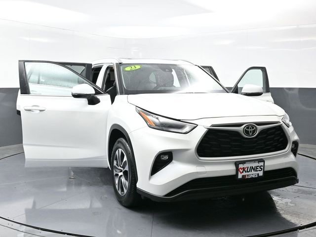 Used 2023 Toyota Highlander XLE FWD image 60