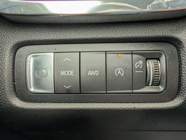 Used 2025 GMC Acadia Elevation image 28